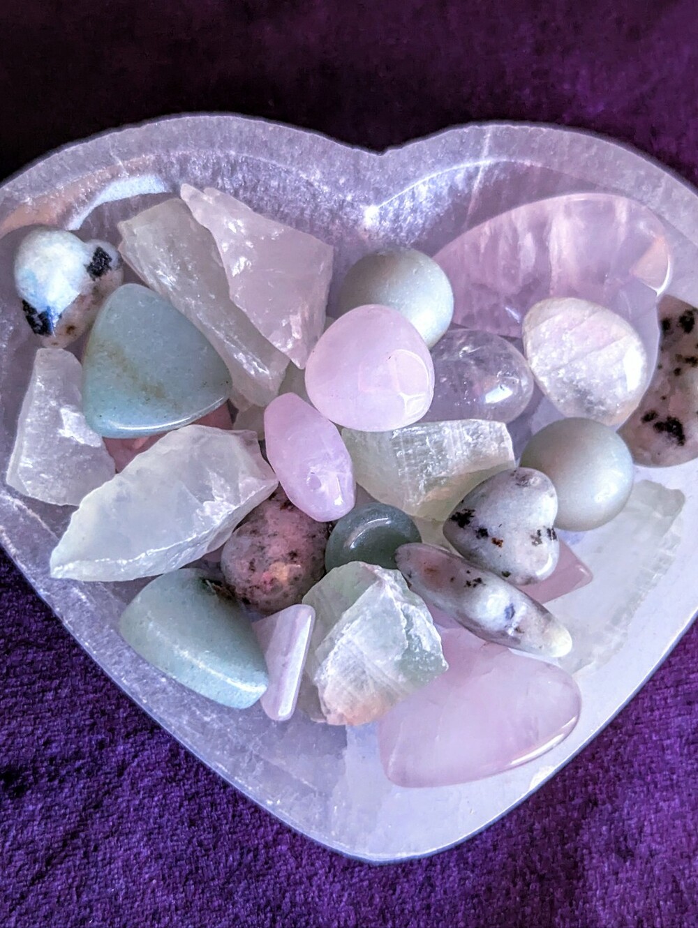 ☮️ Lotus Love Bowl 🩵 Natural Heart chakra 🩷 gemstone confetti mix Decor Gift - Picture 3 of 8